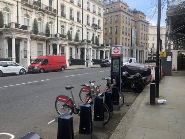 Negocio Santander Cycles: Grosvenor Crescent, Belgravia